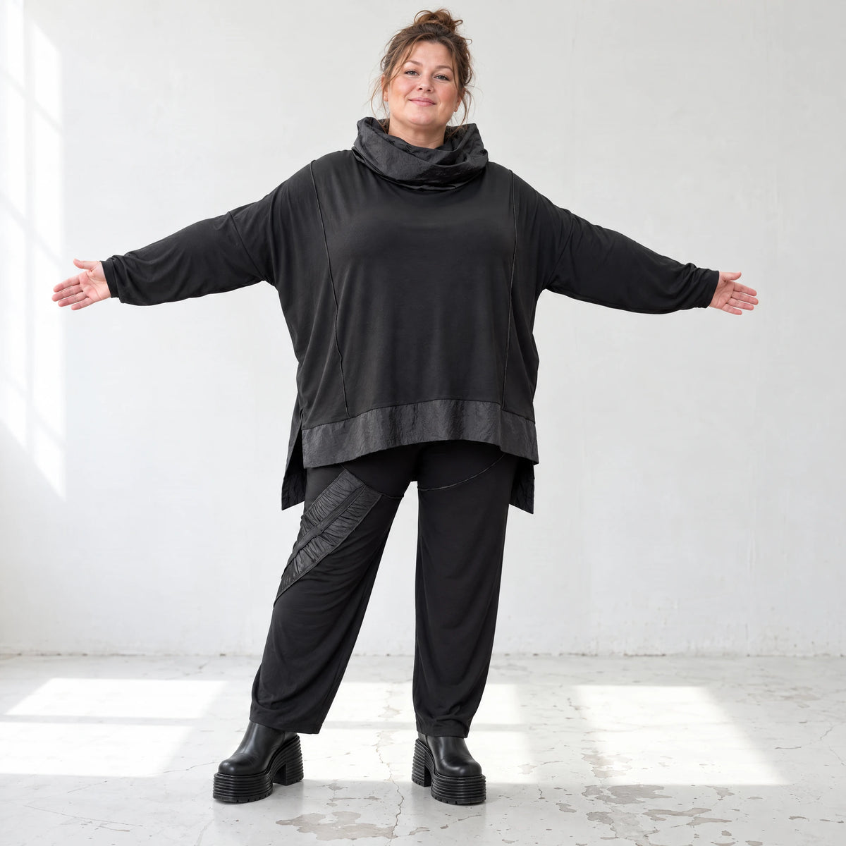 Rollkragenshirt aus weichem Viskosejersey mit Elasthan im Vokuhilaschnitt Basicteil