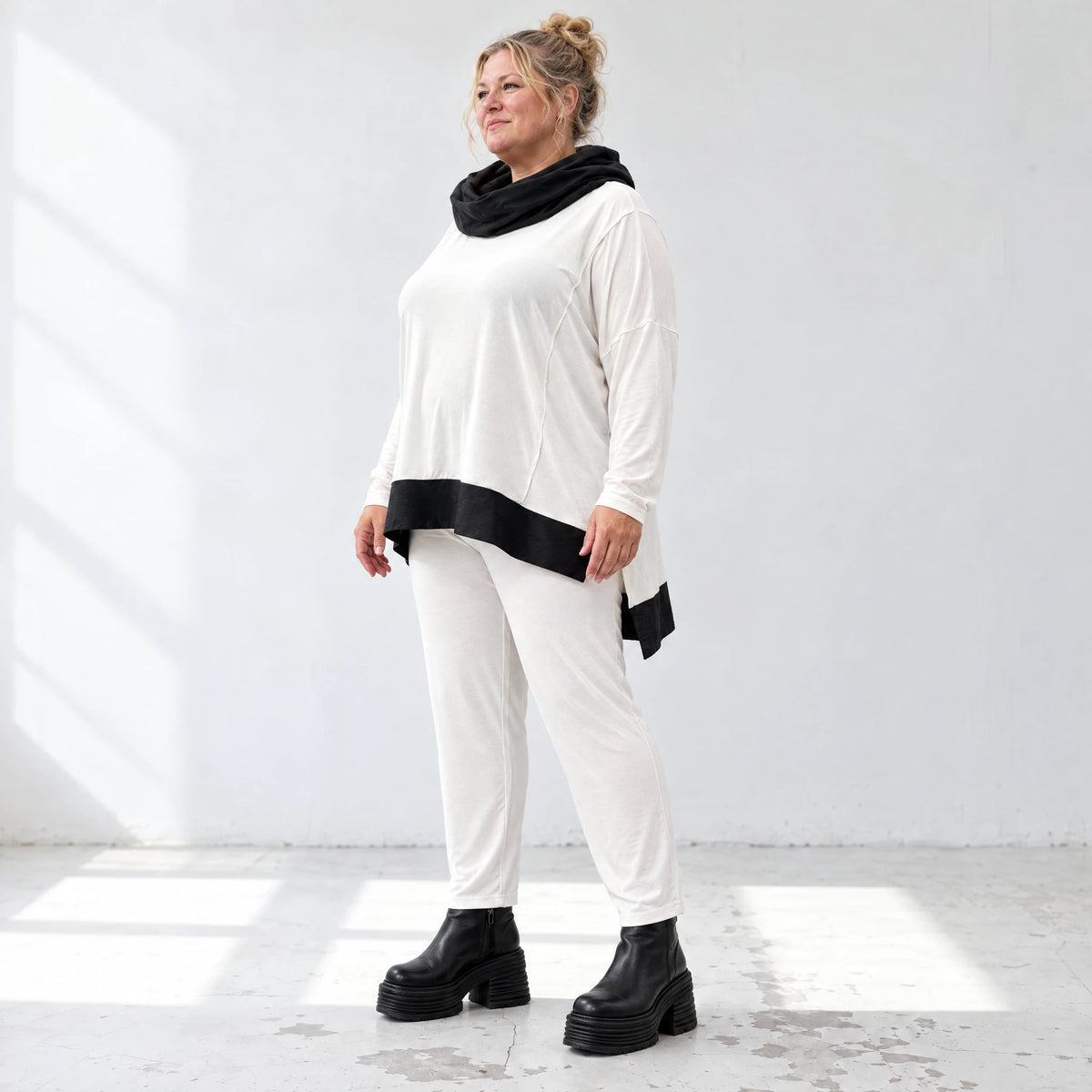 Weiche dehnbare Leggings in Karottenform mit elastischem Bund als Winterbasic