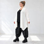 Creme Strickcardigan aus Baumwolle mit Stehkragen Taschen und A-Linie in Glockenform