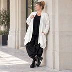 Creme Strickcardigan aus Baumwolle mit Stehkragen Taschen und A-Linie in Glockenform