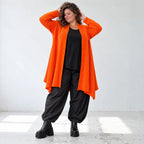 Oranger Baumwollcardigan in A-Linie mit leichter Glockenform aus weichem Feinstrick