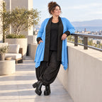 Blauer Baumwollstrick Cardigan in A-Linie mit Memorytaft und leichter Glockenform