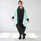 Strickcardigan aus reiner Baumwolle in Glockenform mit Stehkragen und Seitentaschen
