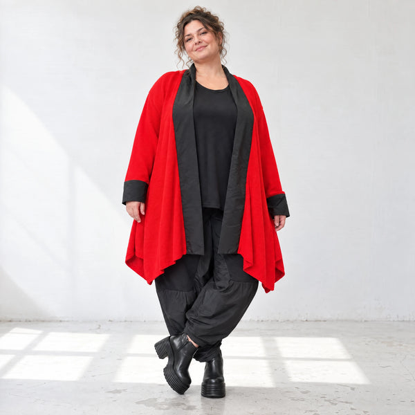 Roter Baumwollcardigan in Glockenform mit Stehkragen ohne Verschluss weich und winterlich