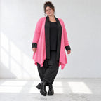Zartpinker Strickcardigan in A-Linie mit Stehkragen langen Ärmeln und Seitennahttaschen