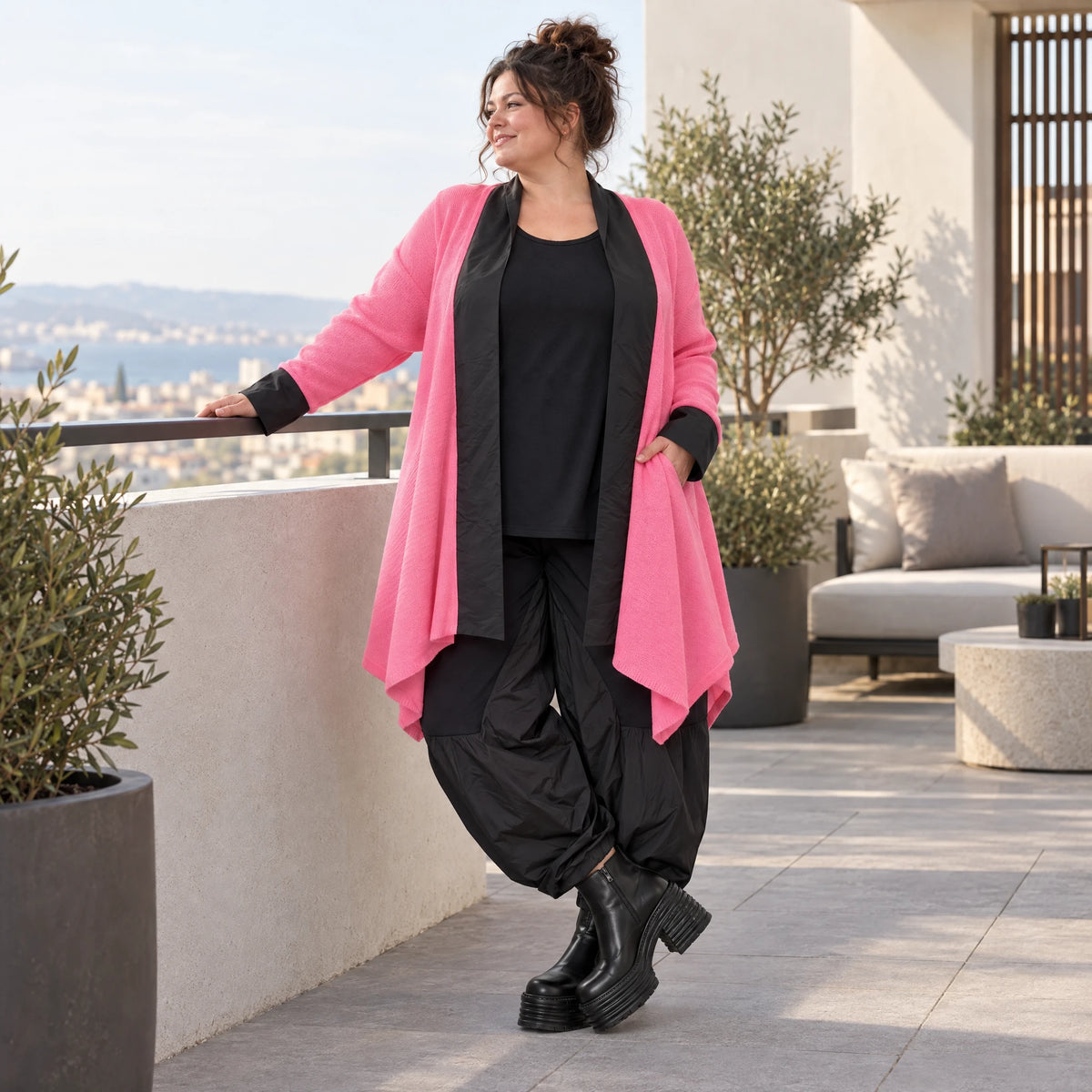 Zartpinker Strickcardigan in A-Linie mit Stehkragen langen Ärmeln und Seitennahttaschen