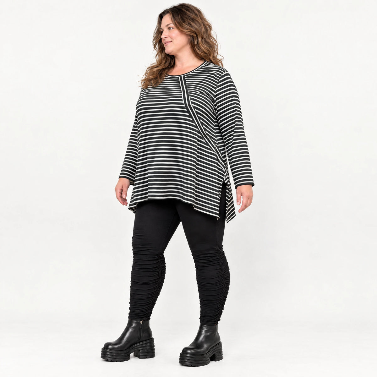 Langarmshirt Schwarz/Weiß in A-Linie aus weichem Stretchjersey mit Faltennahtmuster