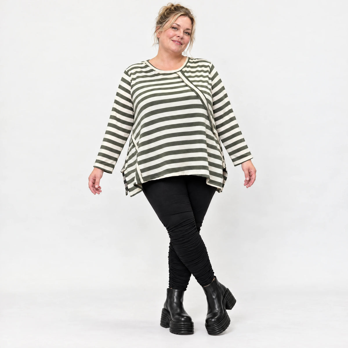 Langarmshirt in Creme/Dunkelgrün mit A-Linie aus warmem Stretchjersey und Faltennahtmuster