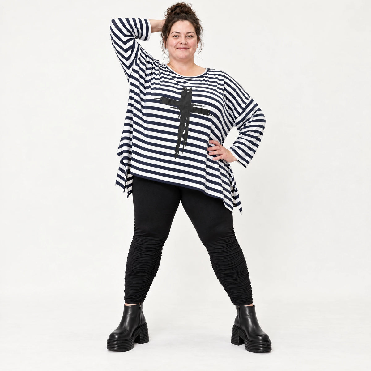 Langarmshirt in Dunkelblau/Weiß aus weichem Stretchjersey in A-Linie mit Seitenschlitzen