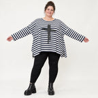 Langarmshirt in Dunkelblau/Weiß aus weichem Stretchjersey in A-Linie mit Seitenschlitzen