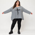 Langarmshirt in A-Linie aus Stretchjersey in Creme/Dunkelblau mit seitlichen Schlitzen