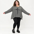 Langarmshirt in Schwarz/Weiß aus Stretchjersey mit A-Linie und seitlichen Schlitzen