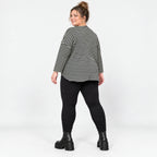 Shirt aus weichem Stretchjersey in Schwarz/Weiß mit 7/8-Arm und gerundetem Schnitt