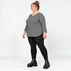 Shirt aus weichem Stretchjersey in Schwarz/Weiß mit 7/8-Arm und gerundetem Schnitt