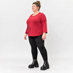 Rotes Shirt aus Stretchjersey mit Rundhalsausschnitt 7/8-Arm und aufgesetzten Taschen