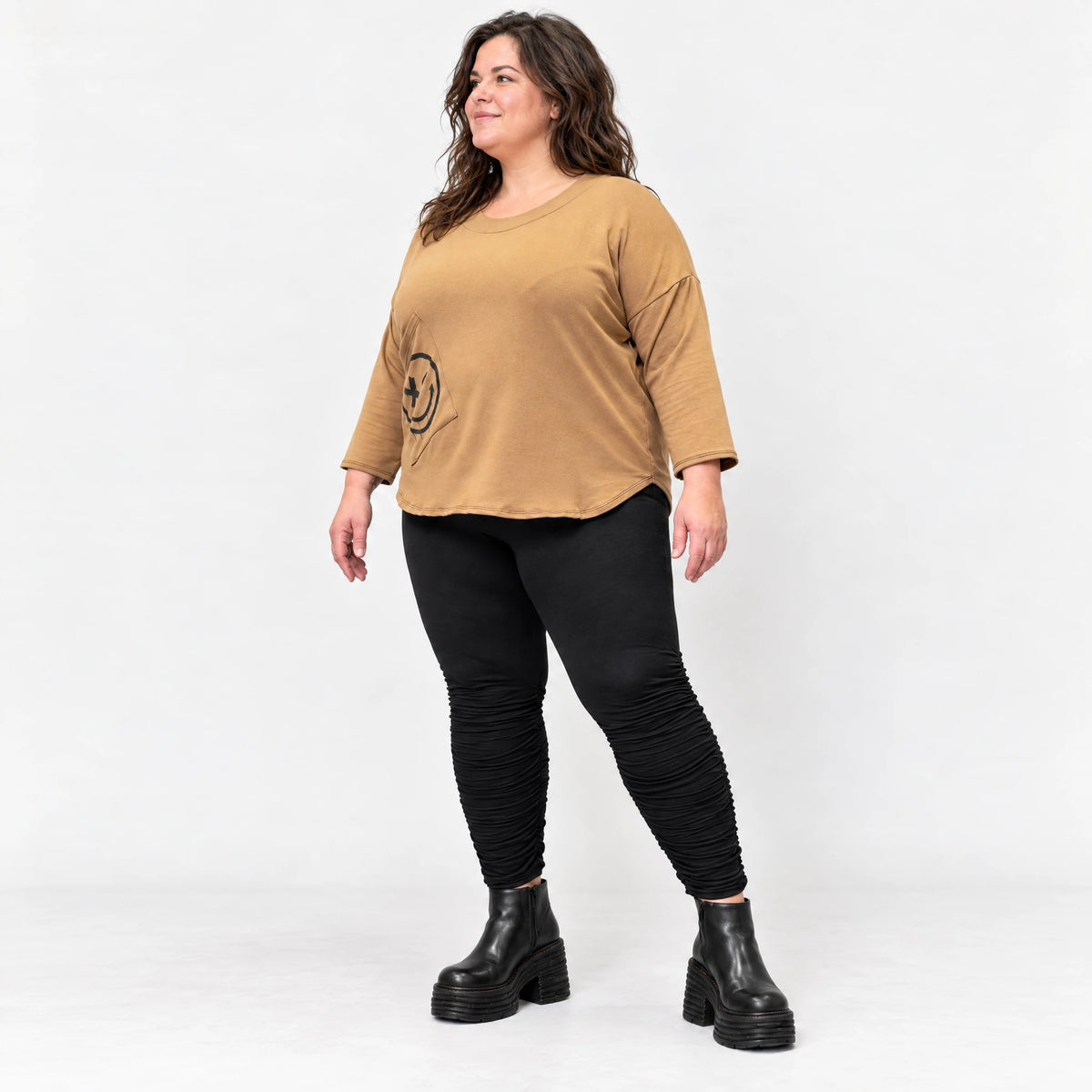 Basic Shirt in Camel aus weichem Stretchjersey mit 7/8-Arm und gerundeter Schnittform
