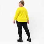 Shirt in leuchtendem Gelb aus weichem Stretchjersey mit Rundhalsausschnitt und 7/8-Arm