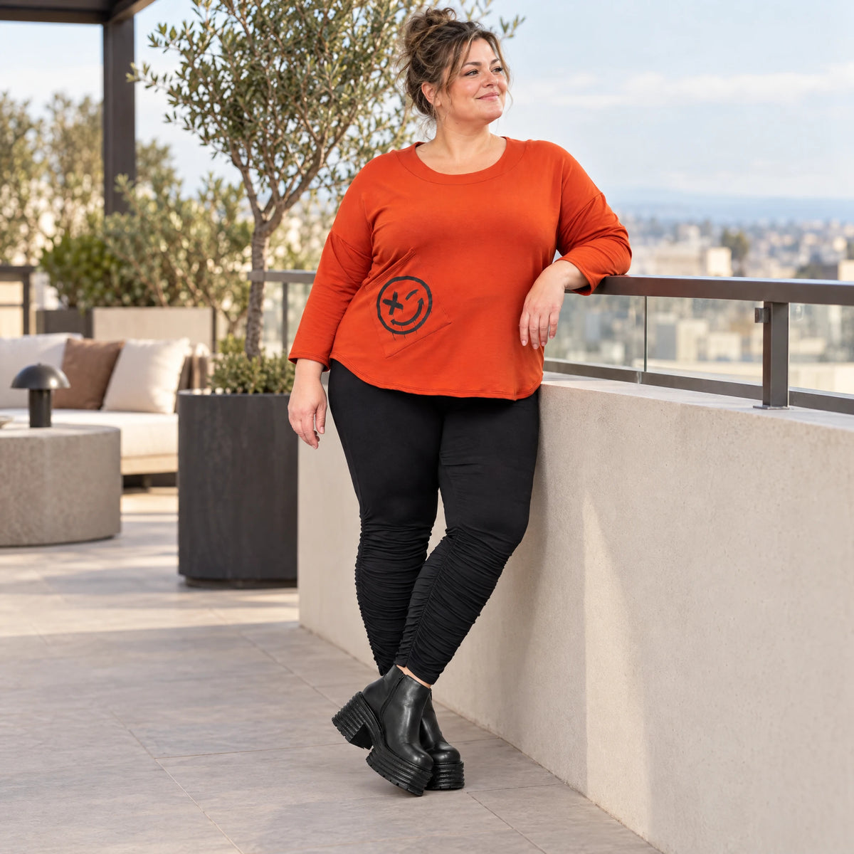 Shirt in Orange aus weichem Stretchjersey mit gerundetem Saum und aufgesetzten Taschen