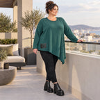 Langarmshirt in Dunkelgrün mit asymmetrischem Zipfelsaum aus feinem weichem Stretchjersey