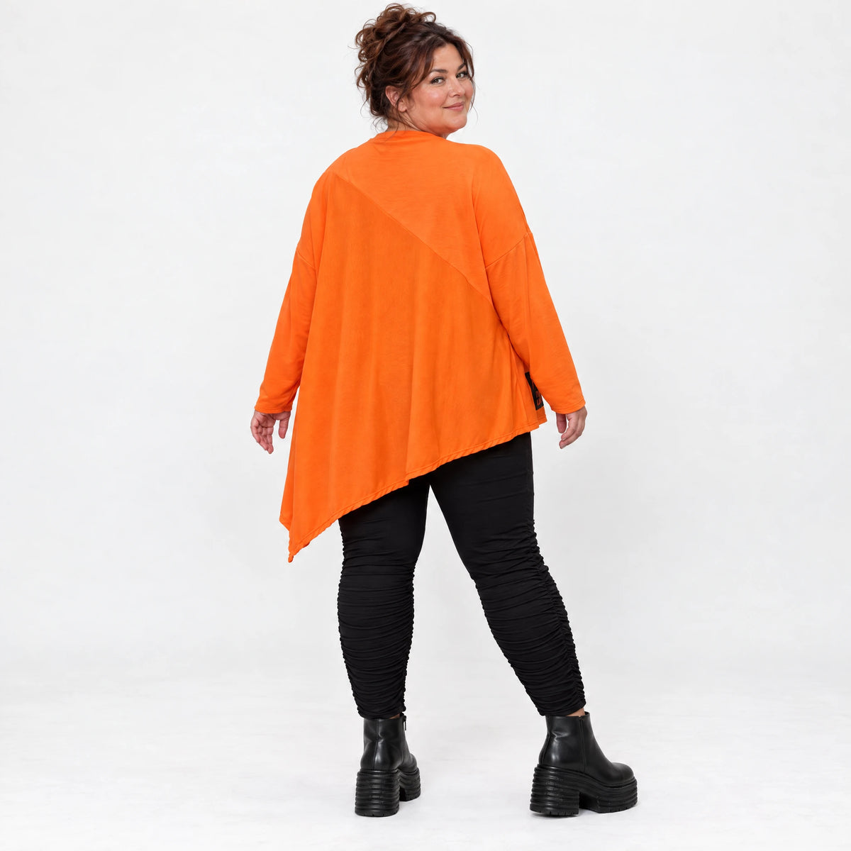Orange Langarmshirt aus weichem Stretchjersey mit asymmetrischem Schnitt und Zipfelsaum