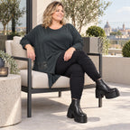 Schwarzes Langarmshirt mit asymmetrischem Zipfelsaum in warmem Stretchjersey aus Italien