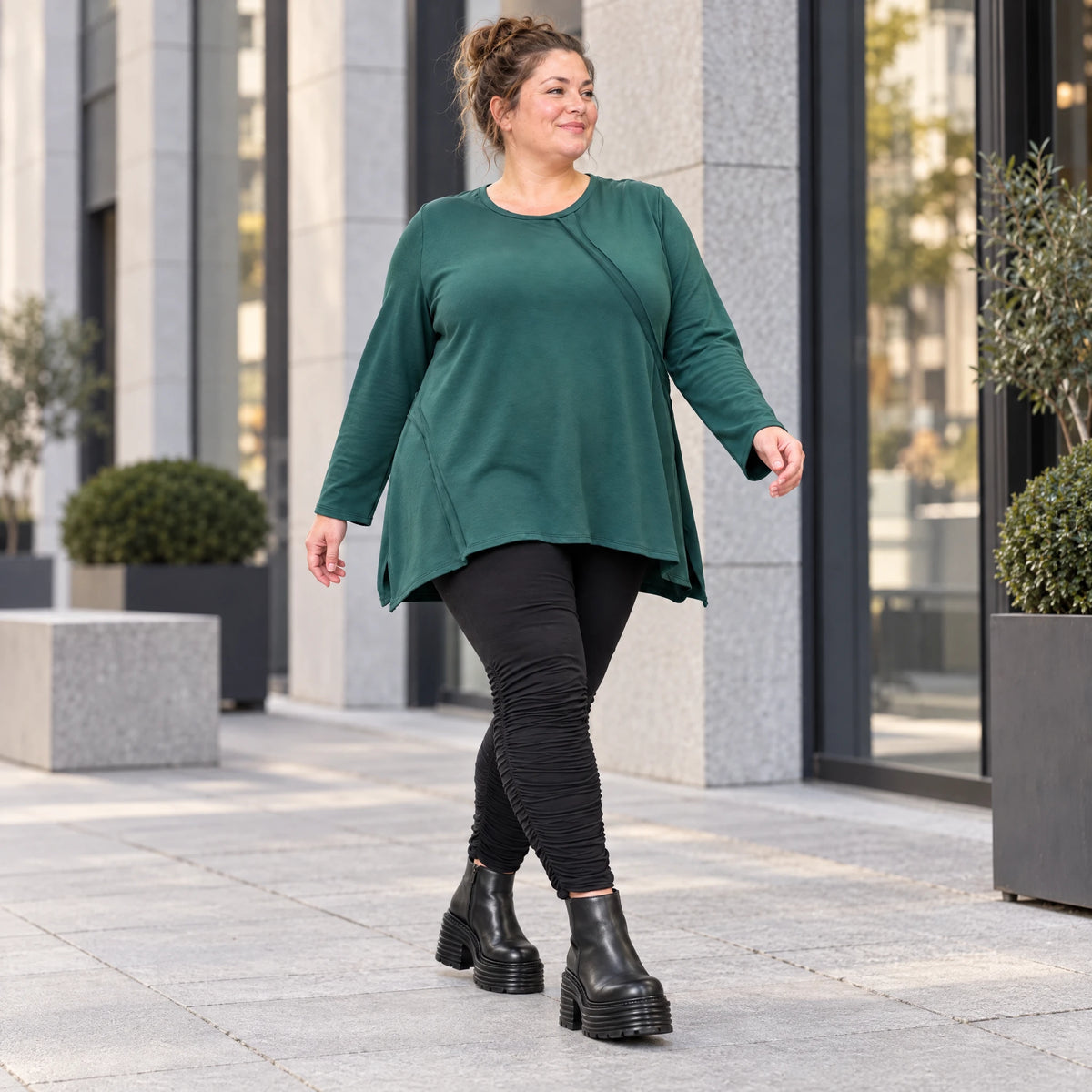 Langarmshirt in Dunkelgrün mit A-Linie und Rundhalsausschnitt aus weichem Stretchjersey