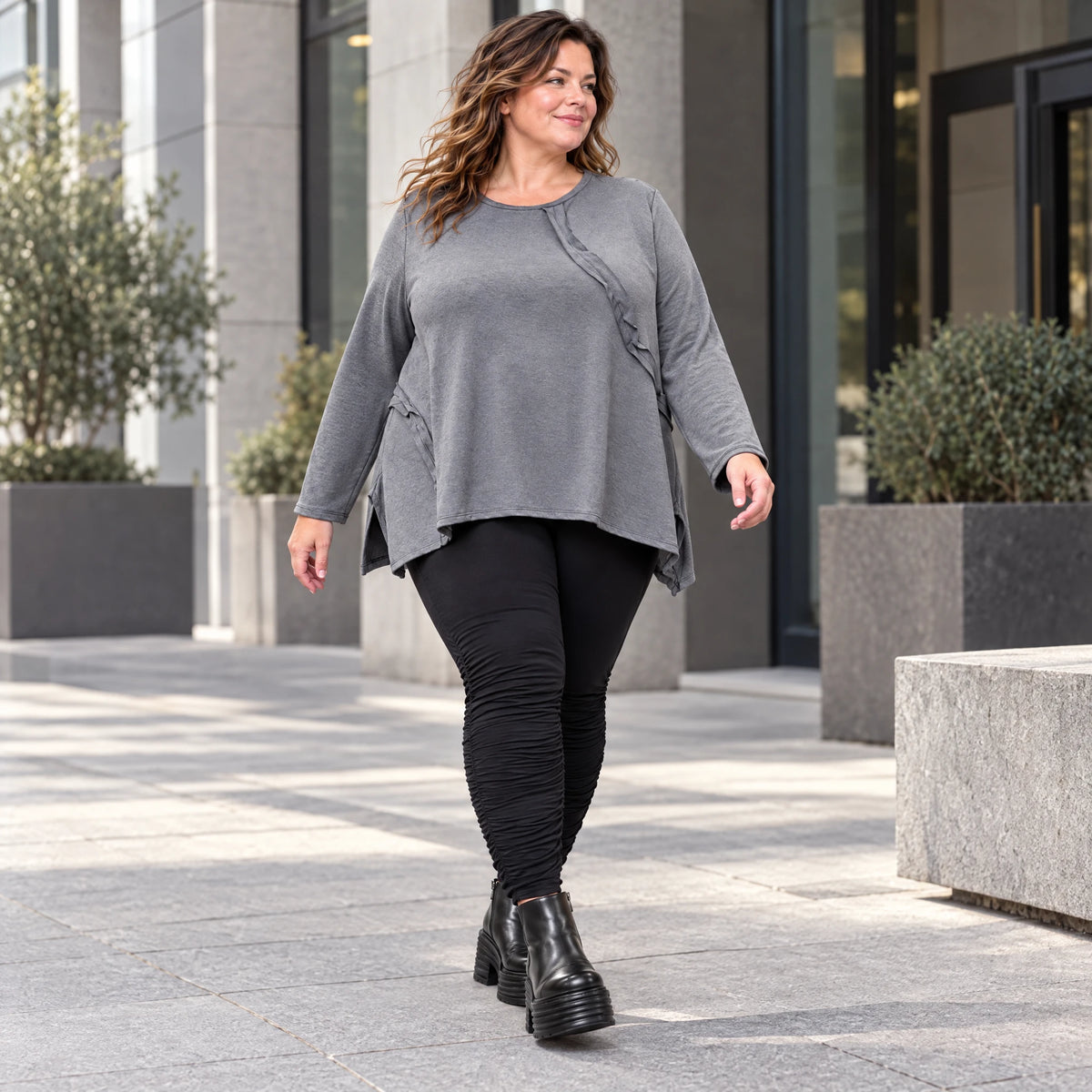 Weiches Langarmshirt in Grau mit fließender A-Linie aus feinem Jersey mit Elasthananteil