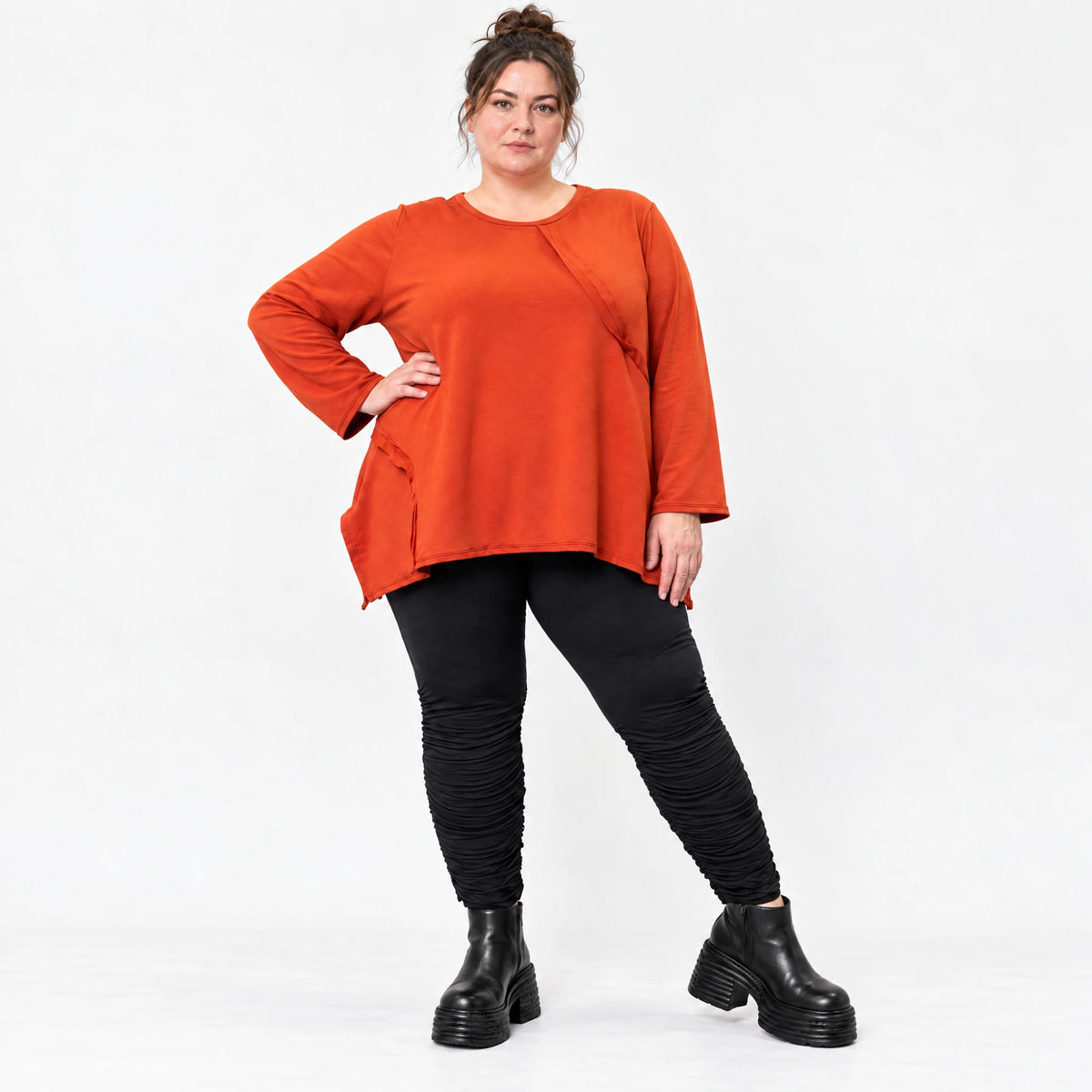 Langarmshirt in Orange mit Rundhalsausschnitt und fließender A-Linie aus Stretchjersey