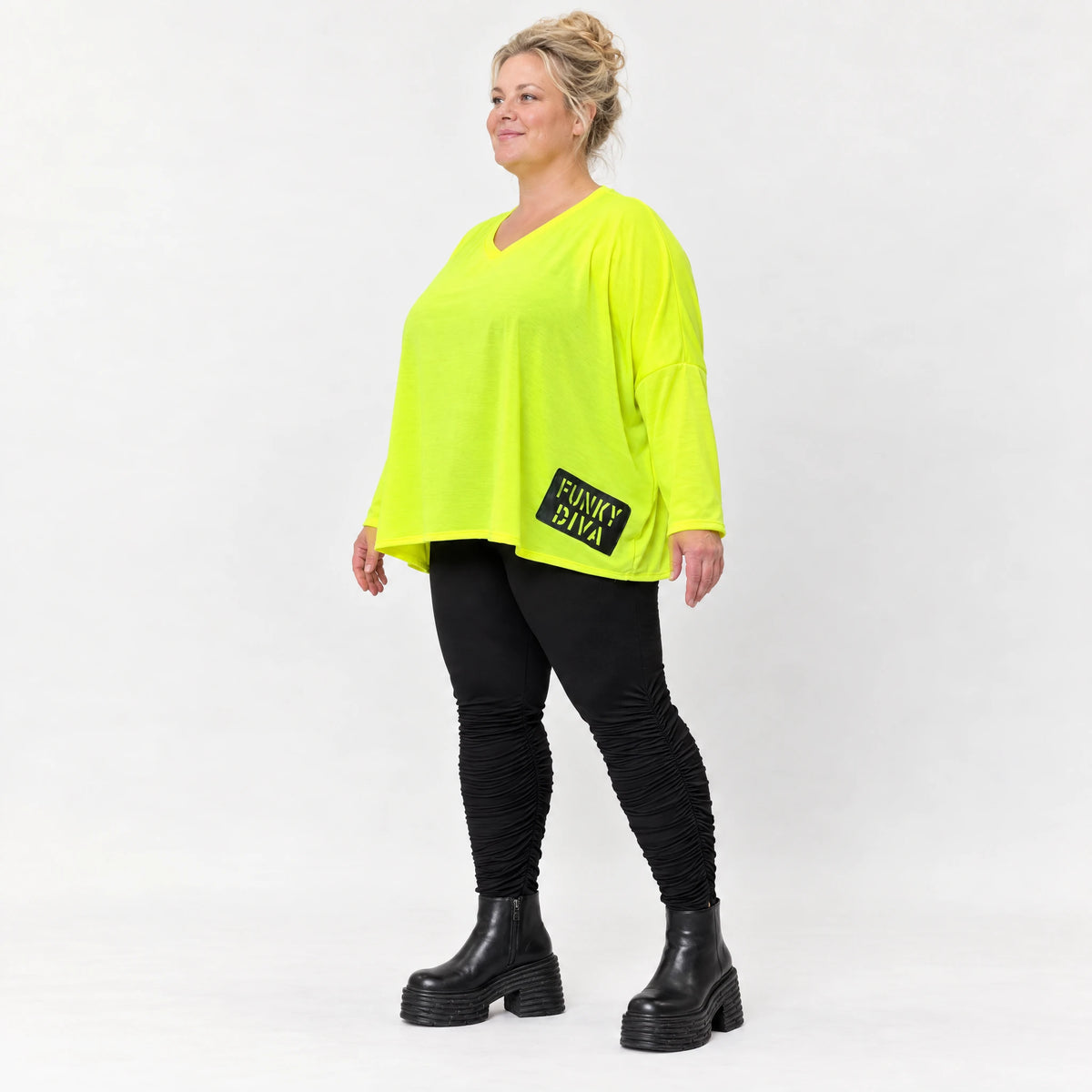 Lässiges Langarmshirt in leuchtendem Neongelb mit V-Ausschnitt aus weichem Stretchjersey