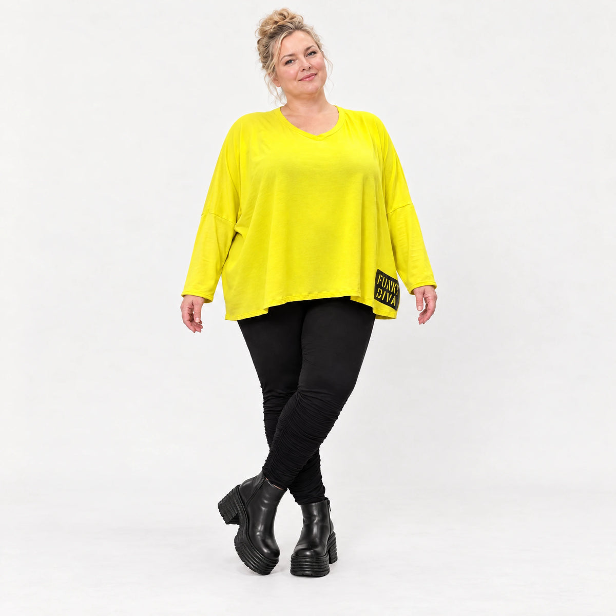 Langarmshirt in Gelb aus weichem Stretchjersey mit V-Ausschnitt und kastiger Passform