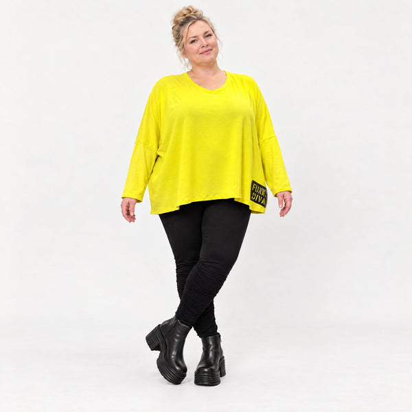 Langarmshirt in Gelb aus weichem Stretchjersey mit V-Ausschnitt und kastiger Passform