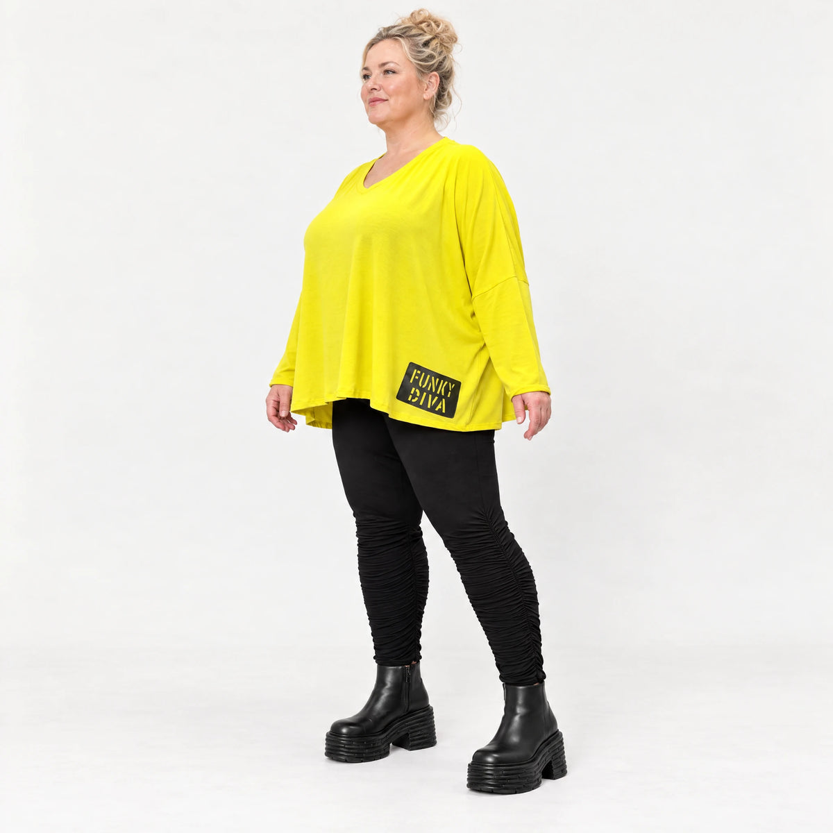 Langarmshirt in Gelb aus weichem Stretchjersey mit V-Ausschnitt und kastiger Passform