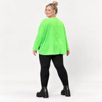 Langarmshirt in sattem Grün aus weichem Stretchjersey mit V-Ausschnitt im kastigen Schnitt
