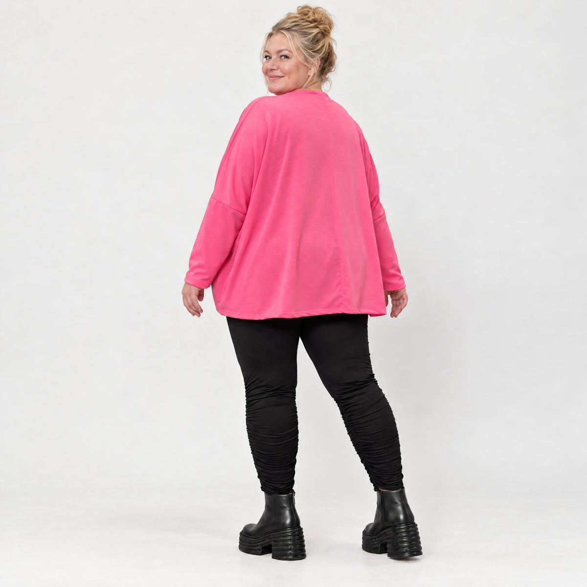 Langarmshirt in Pink aus weichem Stretchjersey mit V-Ausschnitt und kastiger Silhouette