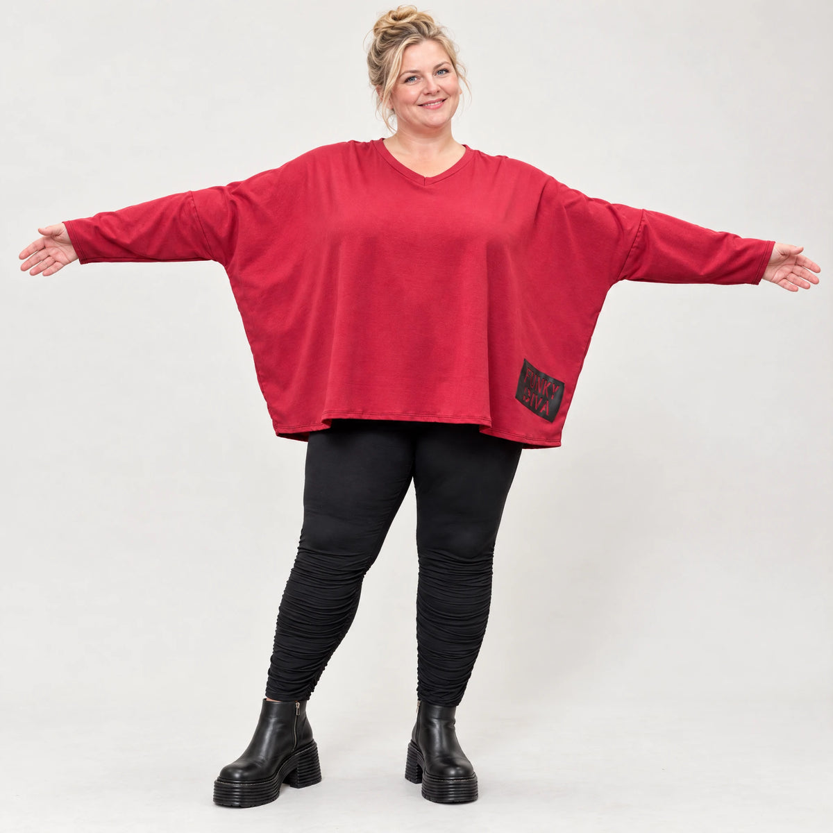 Rotes Langarmshirt aus weichem Stretchjersey mit V-Ausschnitt und kastiger Passform