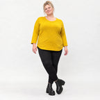 Flauschiges Feinstrickshirt in sonnigem Gelb mit Rundhals und aufgesetzten Taschen
