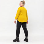 Flauschiges Feinstrickshirt in sonnigem Gelb mit Rundhals und aufgesetzten Taschen