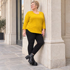 Flauschiges Feinstrickshirt in sonnigem Gelb mit Rundhals und aufgesetzten Taschen