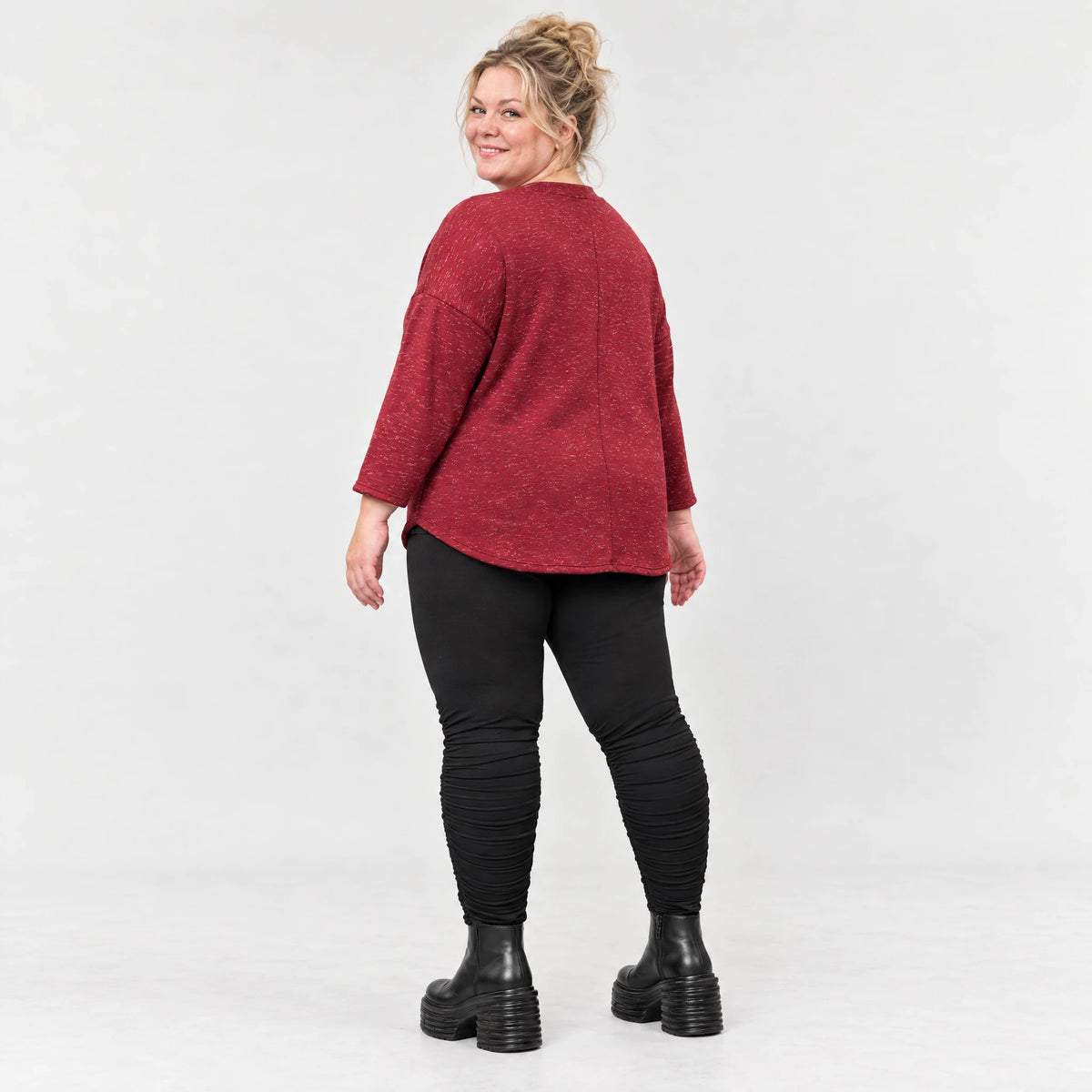 Langarmshirt aus flauschigem Feinstrick in Rot/Weiß mit Rundhalsausschnitt und Taschen