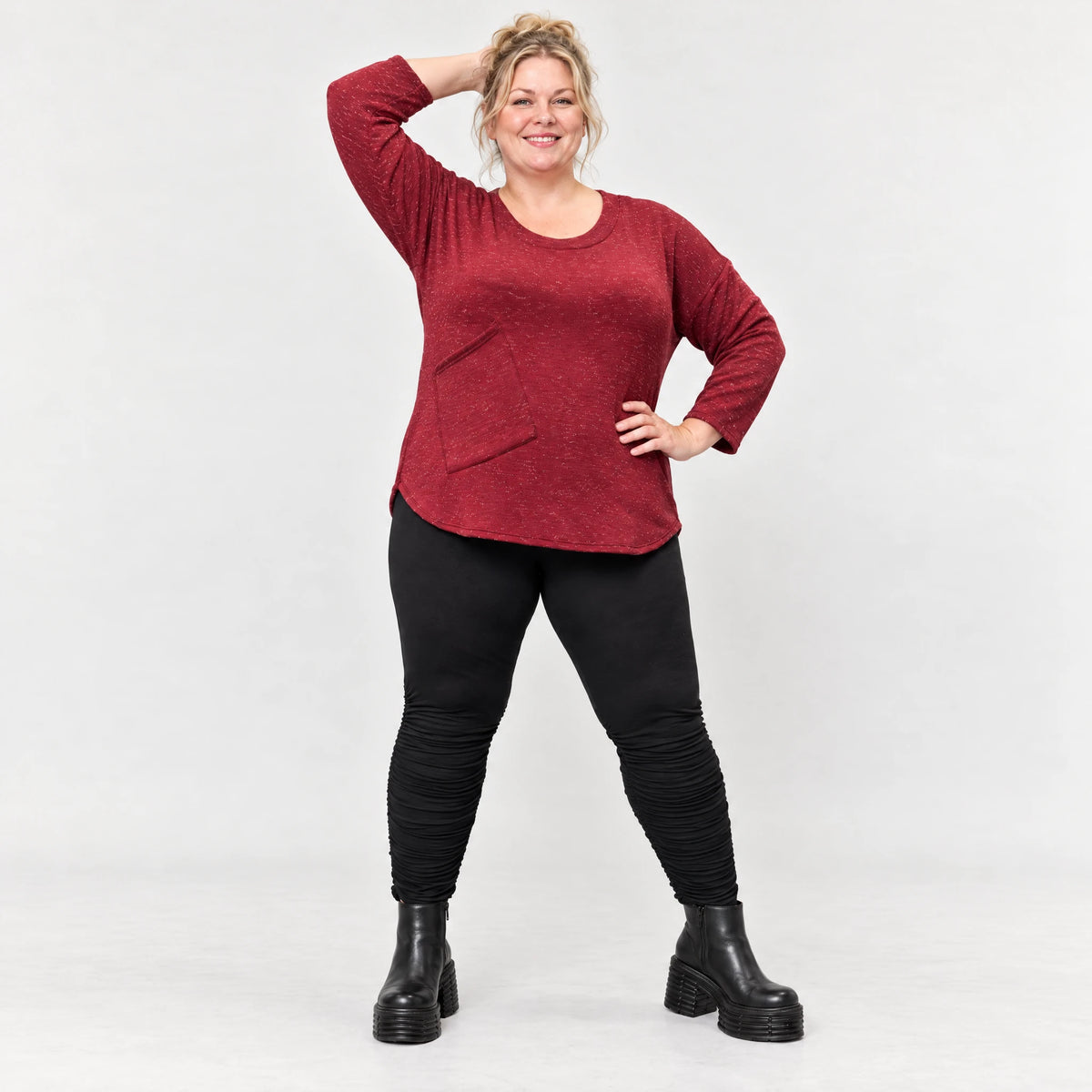 Langarmshirt aus flauschigem Feinstrick in Rot/Weiß mit Rundhalsausschnitt und Taschen