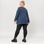 Langarmshirt aus flauschigem Feinstrick in Blau/Weiß gemustert mit fließender A-Linie