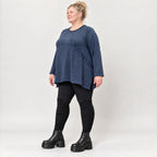 Langarmshirt aus flauschigem Feinstrick in Blau/Weiß gemustert mit fließender A-Linie