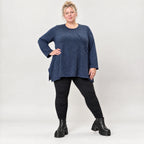 Langarmshirt aus flauschigem Feinstrick in Blau/Weiß gemustert mit fließender A-Linie