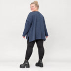 Langarmshirt aus flauschigem Feinstrick in Blau/Weiß mit A-Linie und Rundhalsausschnitt