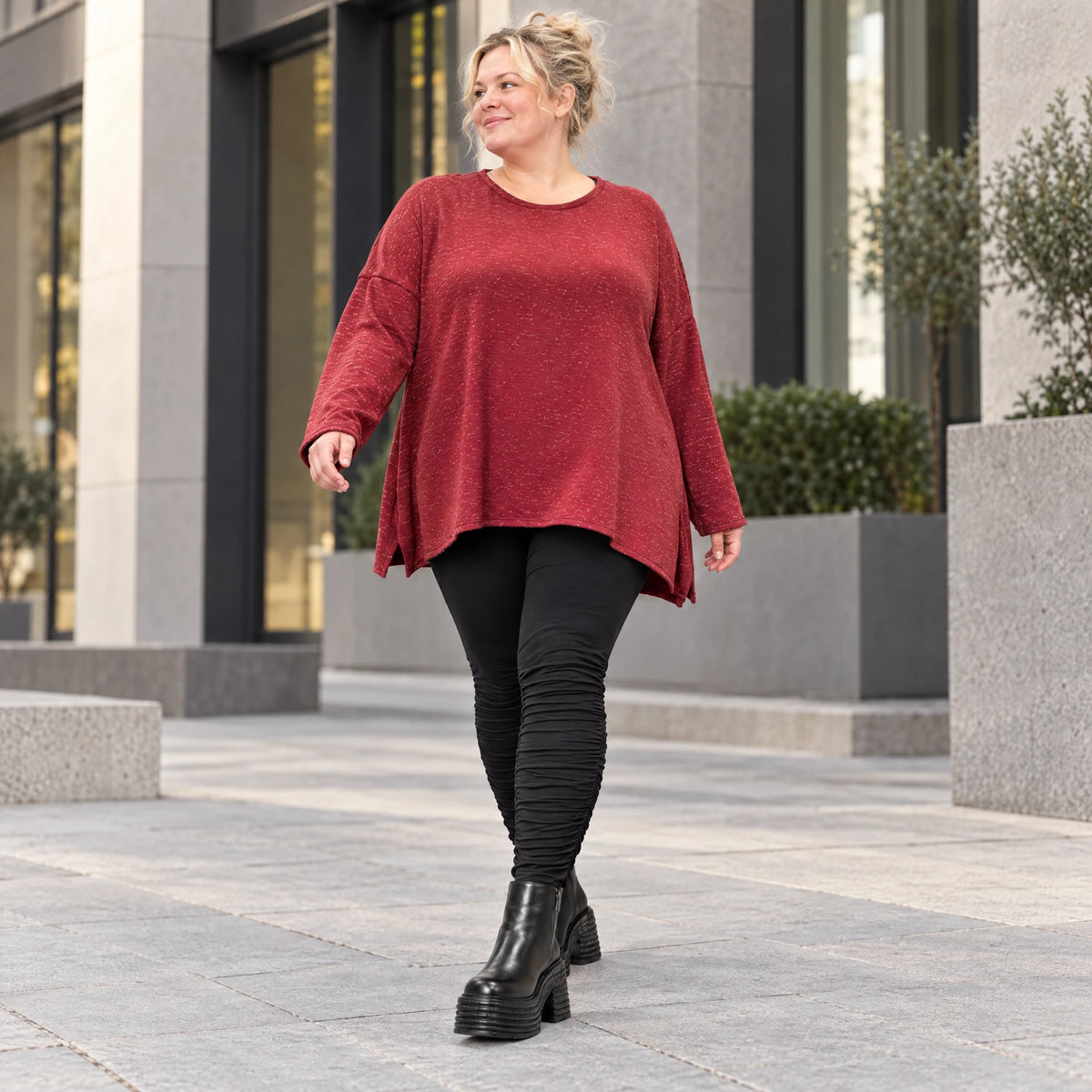 Feinstrickshirt in Rot/Weiß mit flauschigem Garn in A-Linie und Rundhalsausschnitt
