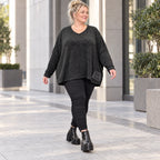 Langarmshirt in Schwarz/Weiß meliert aus weichem Flauschgarnfeinstrick mit V-Ausschnitt
