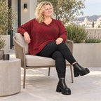 Flauschiger Feinstrickpullover in Rot/Braun mit V-Ausschnitt und kastigem Schnitt
