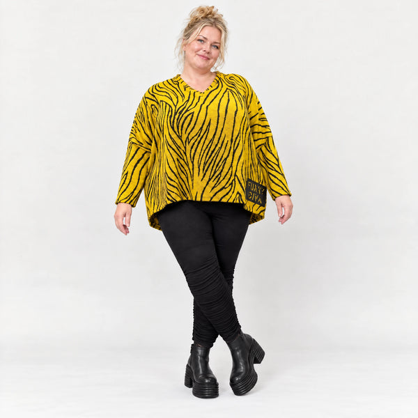 Kastiges Strickshirt mit Zebramuster in Gelb/Schwarz aus weichem flauschigem Feinstrick