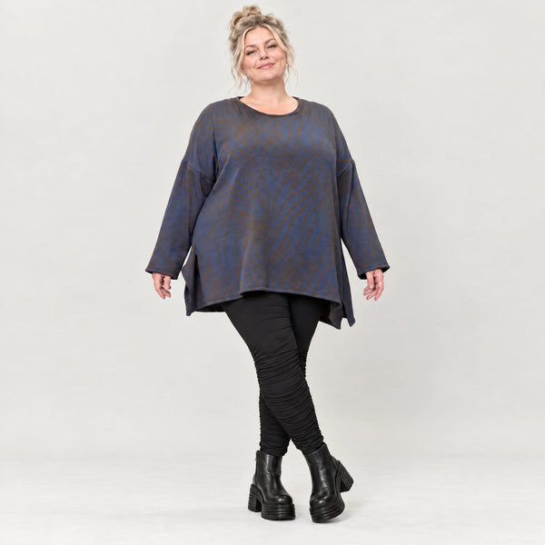 Langarmshirt aus flauschigem Feinstrick in Blau/Braun mit A-Linie und Seitenschlitzen
