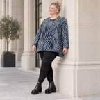 Langarmshirt aus weichem Feinstrick in Blau/Grau mit A-Linie und seitlichen Schlitzen